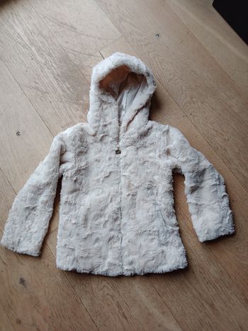 Veste à capuche imitation fourrure blanche – Taille 3/4 ans