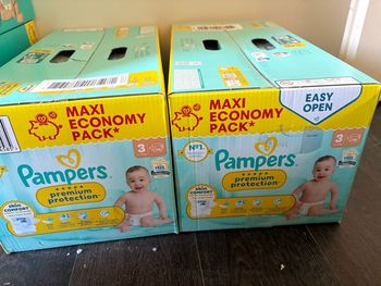 Couches Pampers