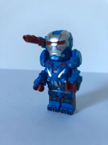 Figurine type lego Gun machine. Marvel