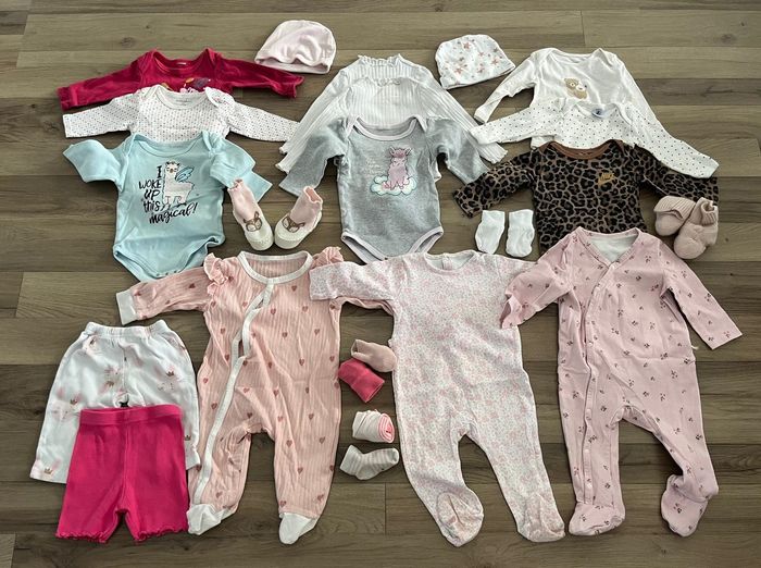 Lot de vêtements bébé Fille 8 à 14 mois - 20 Euros le lot + livraison