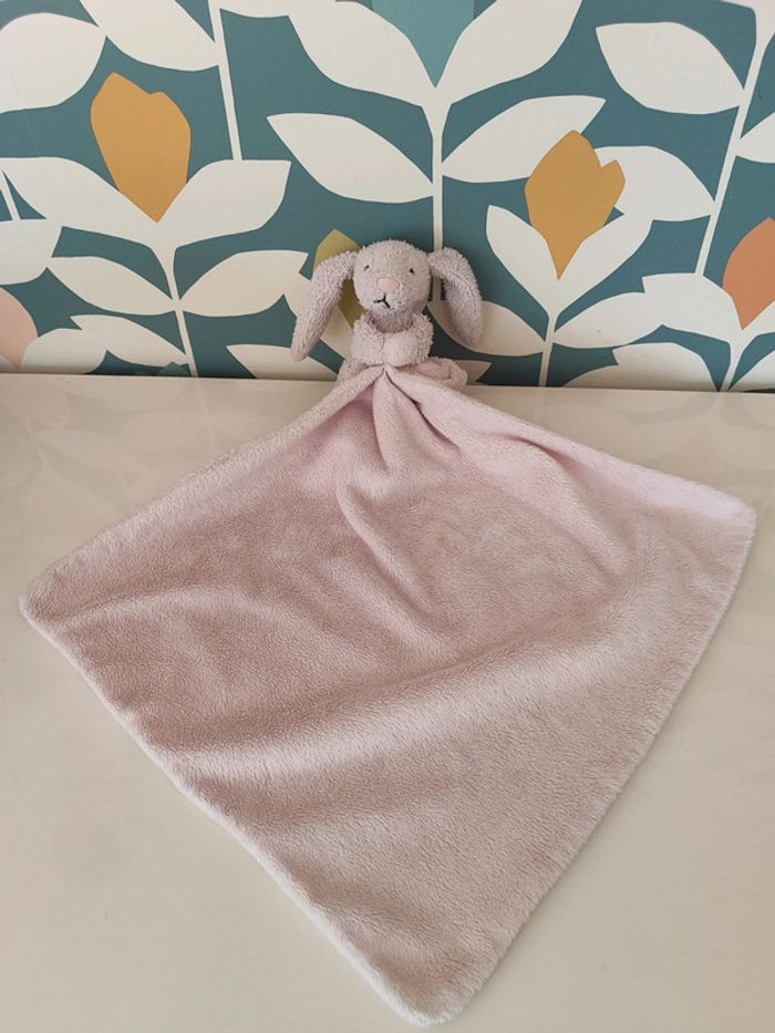 Doudou lapin couverture mouchoirs jellycat