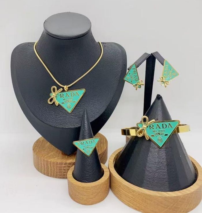 Parure bijoux prada   ✅