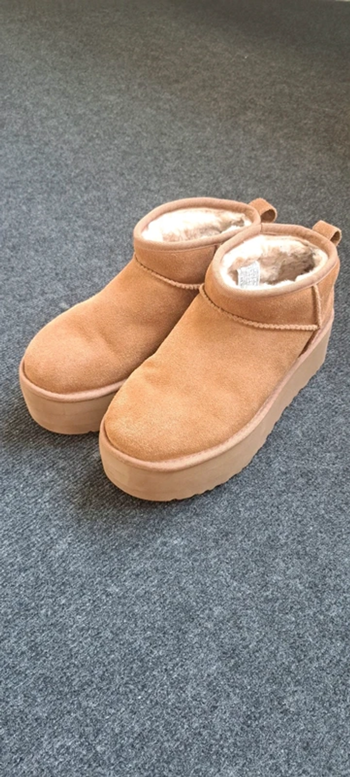 UGG schoen  taille 38 - photo numéro 3