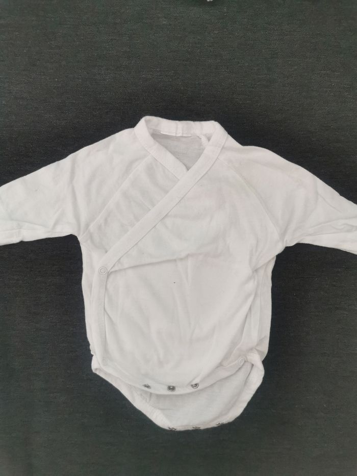 Lots de 5 bodys multimarques de taille 1 mois - photo numéro 3