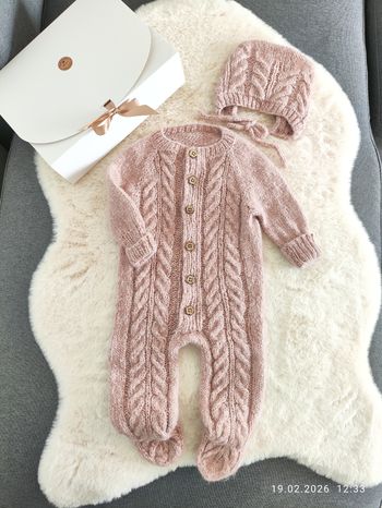Combinaison et bonnet pour bébé/Un cadeau pour un nouveau-né