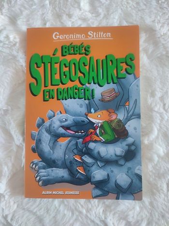 Bébés stégosaures en danger ! - tome 6: Sur l'île des derniers dinosaures Geronimo Stilton