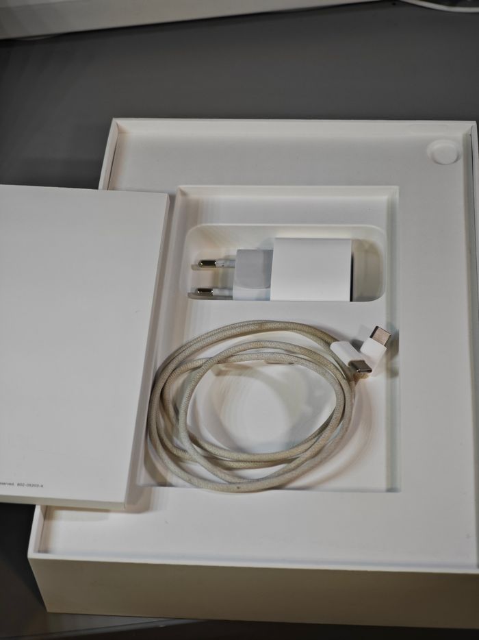 Tablette Apple iPad Air 5th Génération /10.9"/ Wifi/ 64Go/ Space Grey/ A2588/ 2 pochettes - photo numéro 10