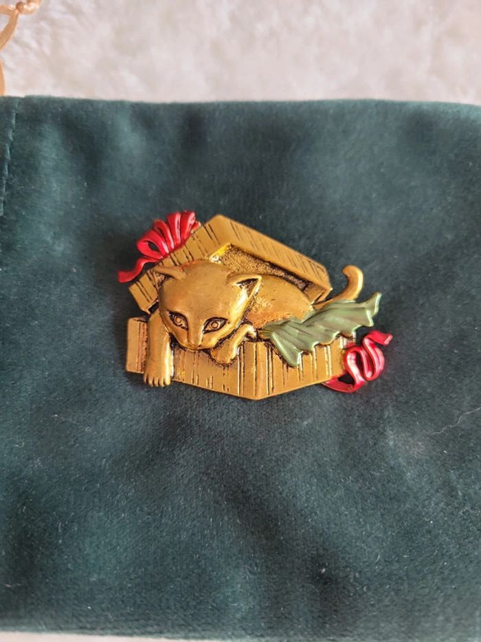 Broche chat 🐱 dans son panier - photo numéro 2