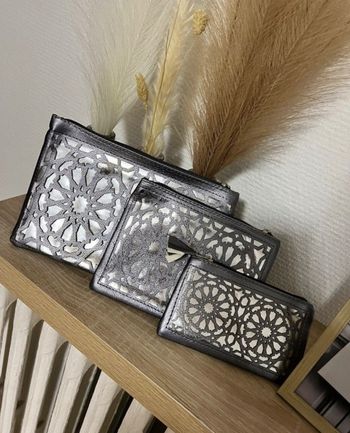 Lots de trois pochettes