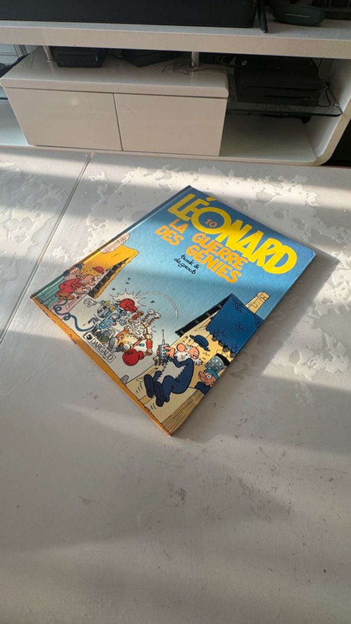 📚 BD Léonard Tome 10 – La guerre des génies Édition Dargaud – Par Turk & De Groot - photo numéro 2