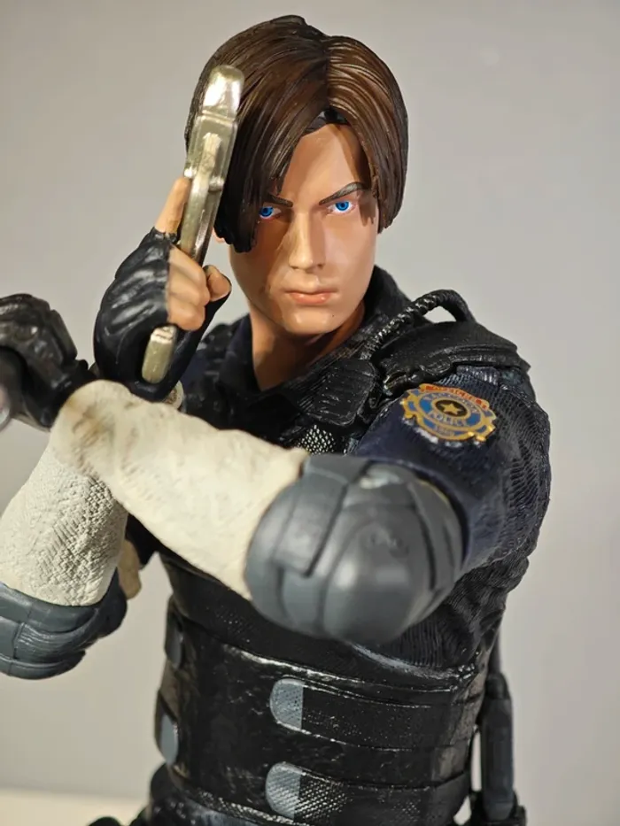 Figurine Resident Evil 2 : Leon 32cm neuve sans boîte - photo numéro 13