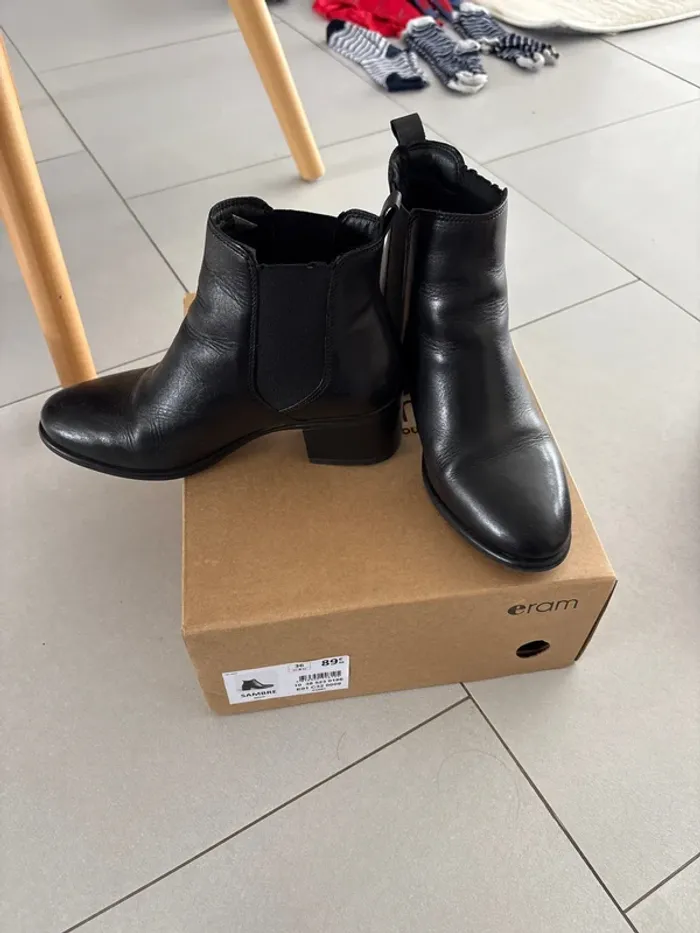 Bottines noires Eram