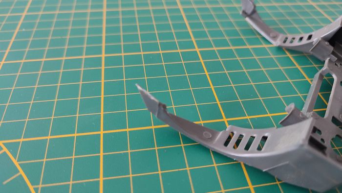 Support feux avant abimé pièce détachée miniature Burago Bburago Ferrari f40 1/18 1/18e #B12 - photo numéro 3