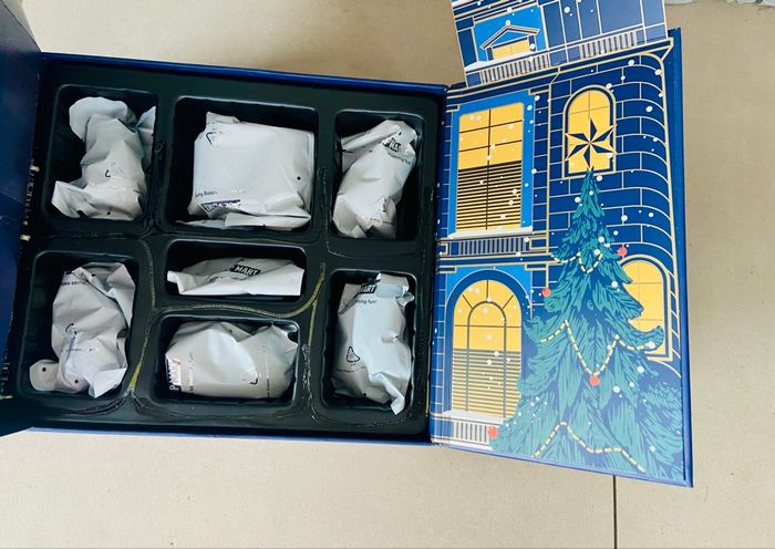 Pop Mart Coffret Castle Miracle Box Molly Christmas 2024 - photo numéro 5