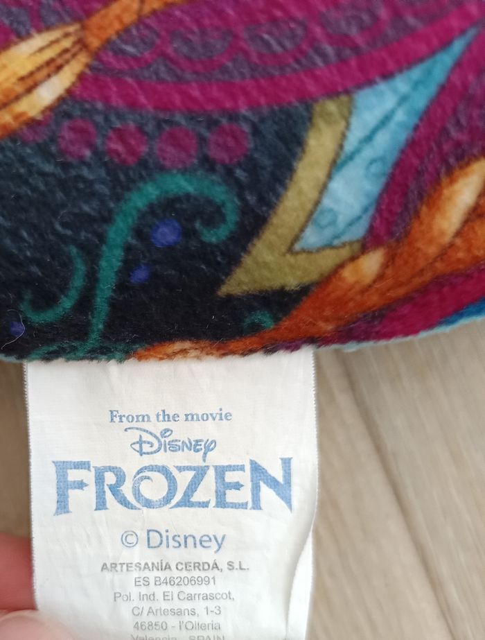Coussin tour de coup Reine des neiges - photo numéro 3