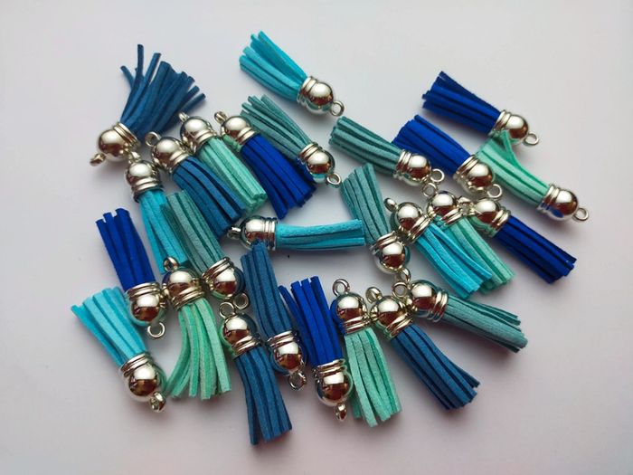 25 à 30 pompon glands bleu pour bijoux Lot n°1900