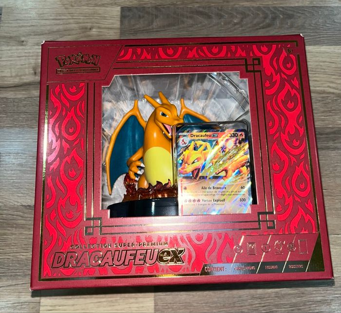 Coffret Pokémon collection super premium dracaufeu