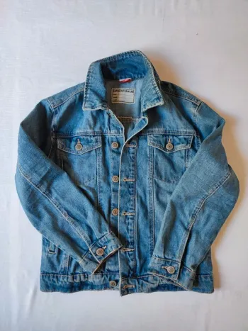 Veste en jean impeccable 10 ans