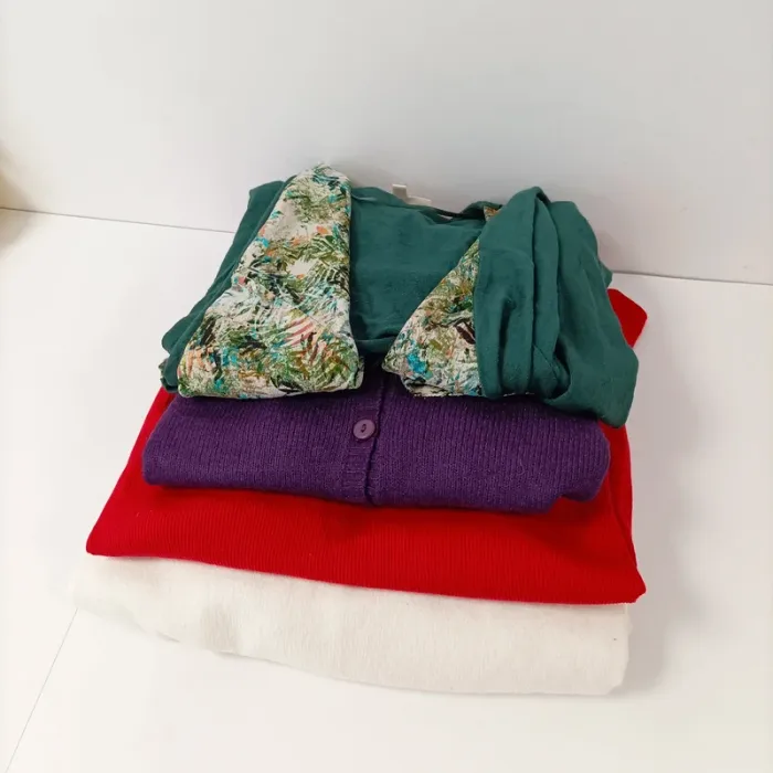 Lot 4 pulls gilets femme taille M couleurs variées casual chic confortable LOT015