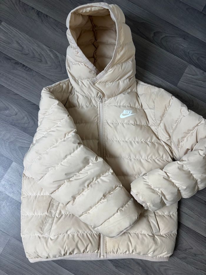 Doudoune Nike taille M  (12ans) - photo numéro 2