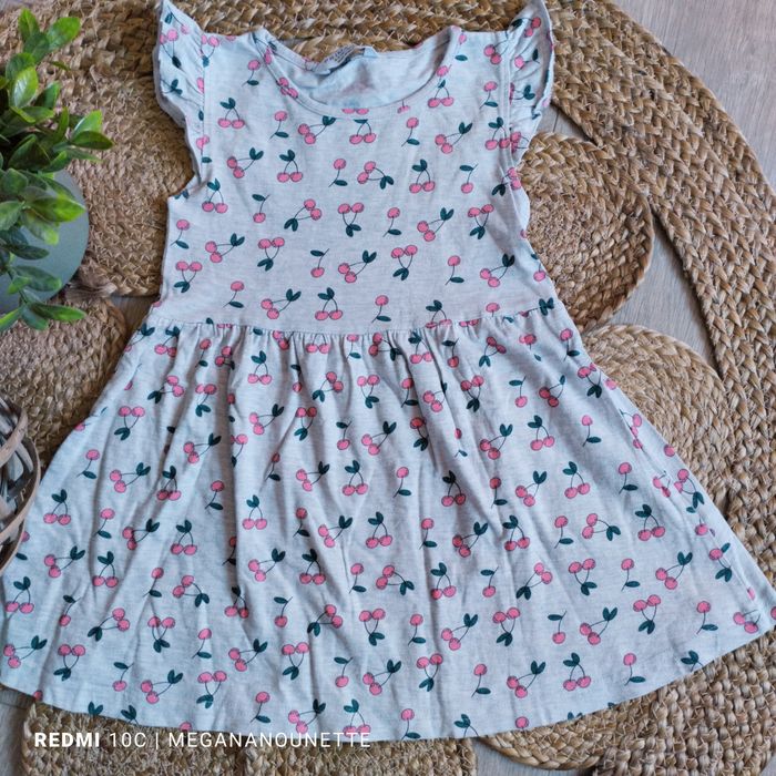 🍒 Robe motif cerises – 5 ans / 110 cm – Primark – Très bon état - photo numéro 2