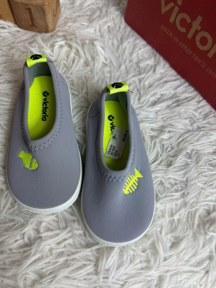 Paire de chaussure aquatique Natural World taille 21 - photo numéro 2