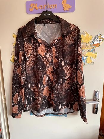 Chemise à motifs écaille de serpent, taille S.