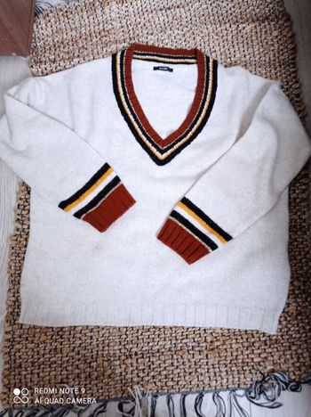 Pull crème a col V Kiabi taille M très bon état 