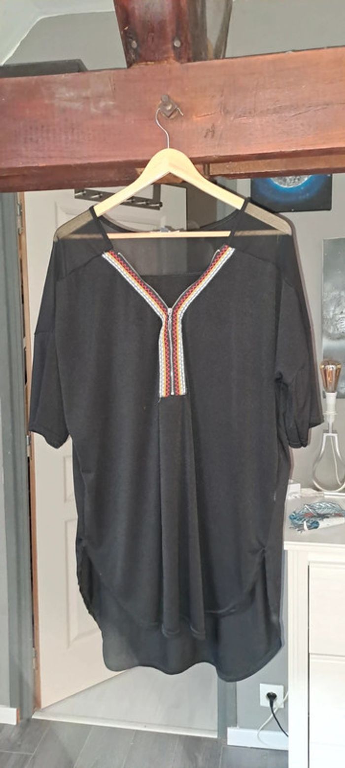 T-shirt blouse noir. TQF. Taille 54/56