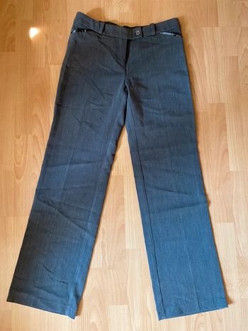Beau pantalon à pinces gris T. 42 femme TBE