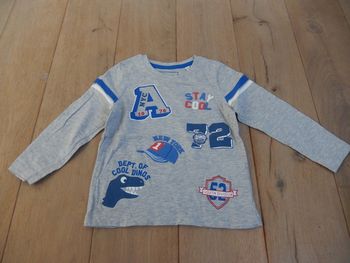 t-shirt C&A NEUF 104 cm