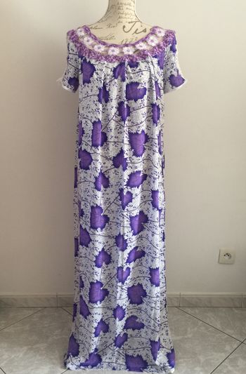 Djellaba blanche et violette