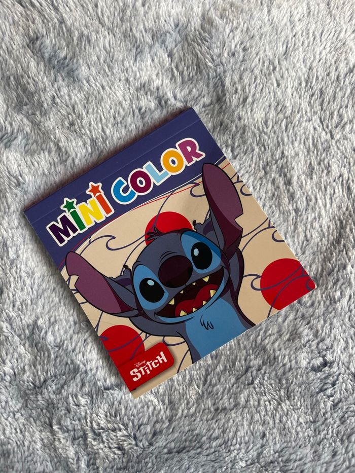 Mini livre coloriage stitch