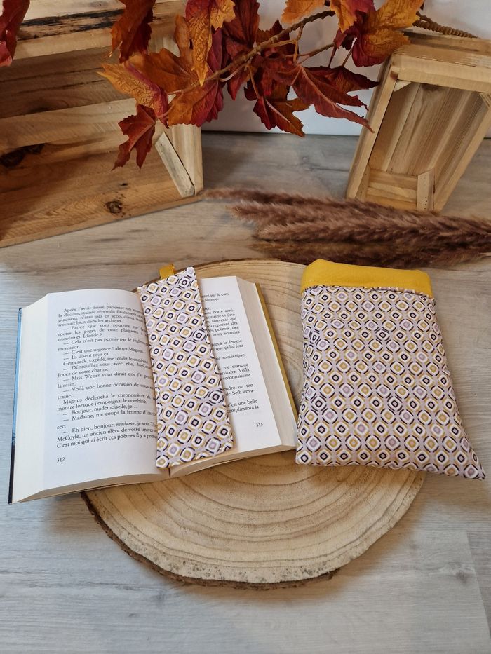 Pochette Livre de Poche + marque pages