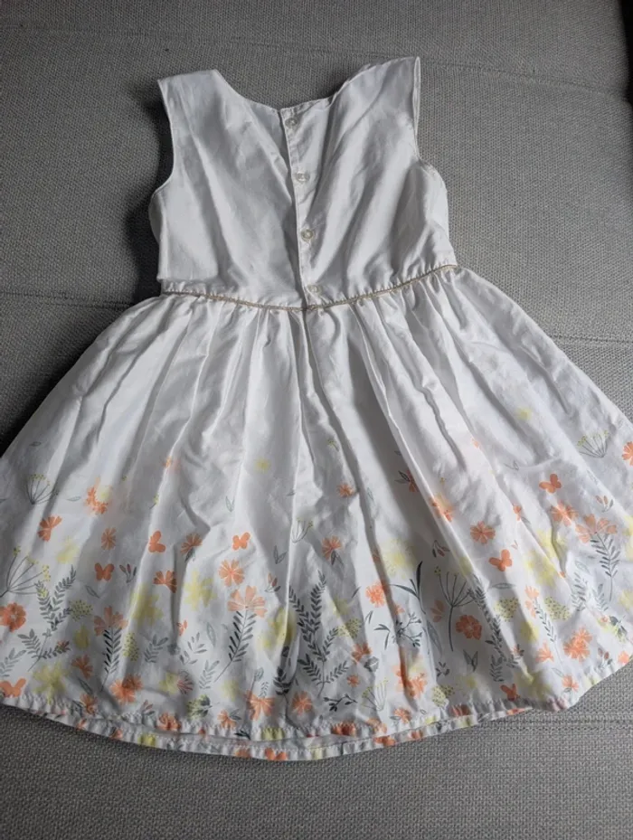 Robe blanche 4 ans - photo numéro 3