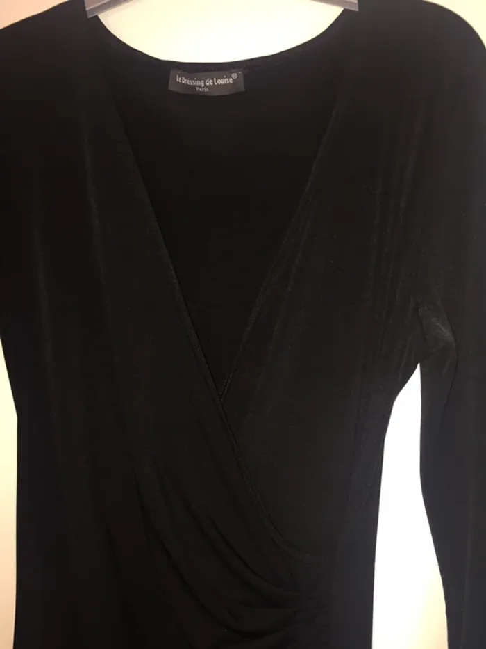 Robe noire plissée sur le devant. Neuve - photo numéro 3