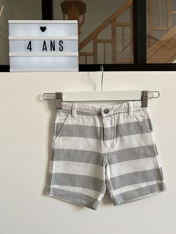 Short léger en coton rayures blanches et grises - 4 Ans