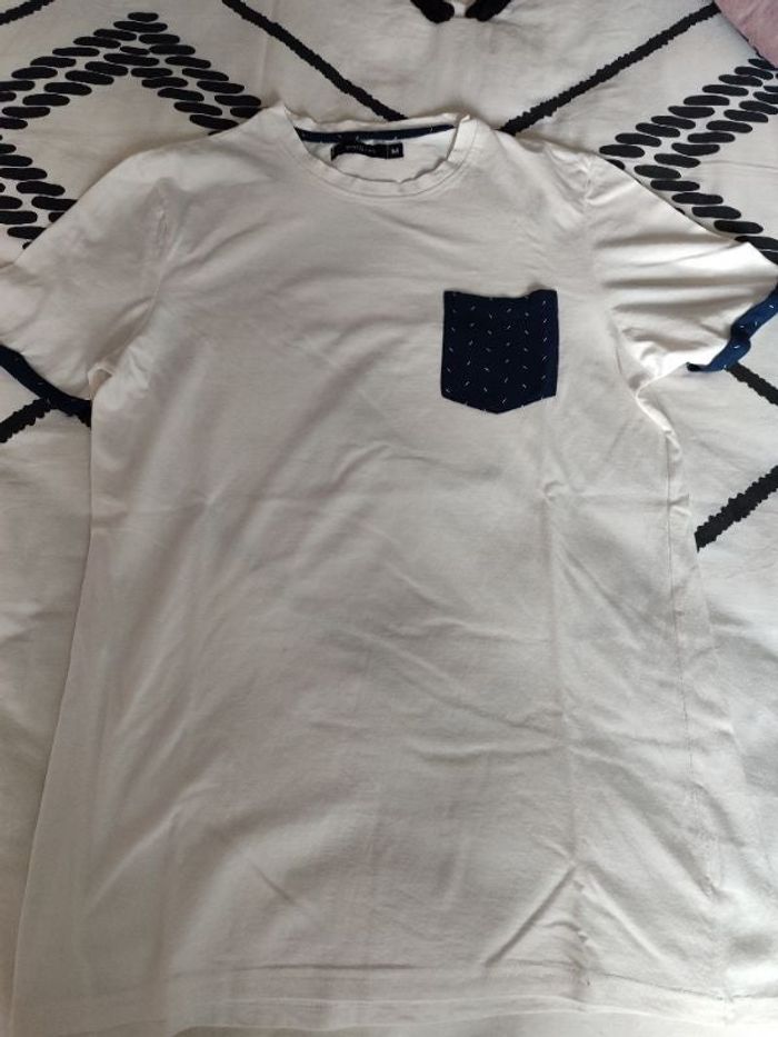 T shirt bi/ton blanc et marine avec motif poches