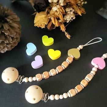 Attache-tétine cœur