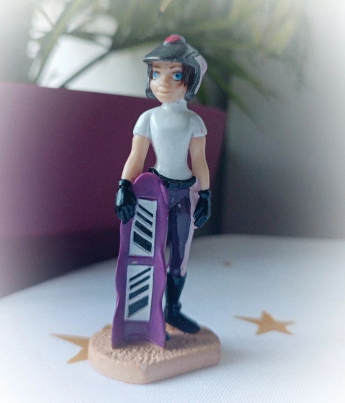 Figurine figura personnage snowboard violet purple skate Angela 2001 weetos poupée doll céréales