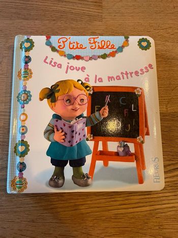 Livre P’tite fille Numéro 1 Lisa joue à la maîtresse