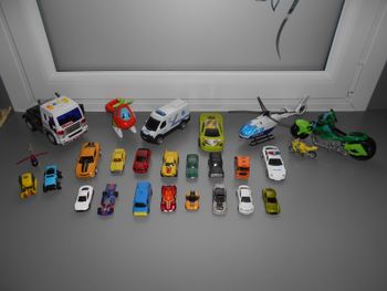 Lot de véhicules (Hot Wheels, Majorette, Mattel...)
