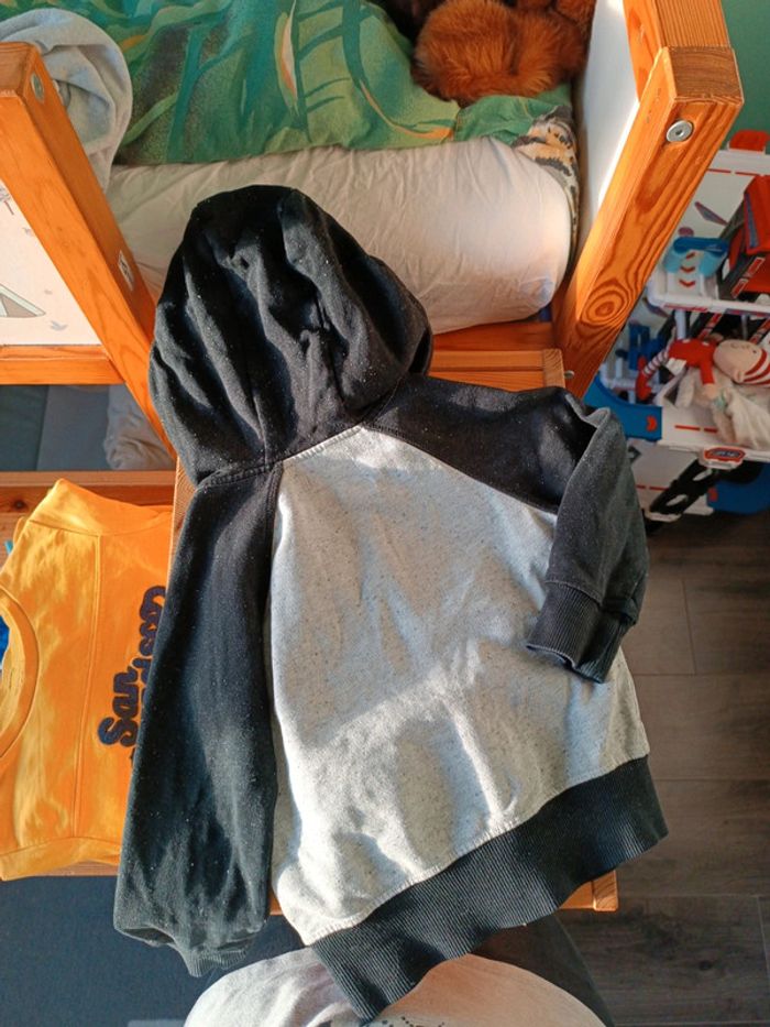 Gilet gris et noir 4 ans - photo numéro 4