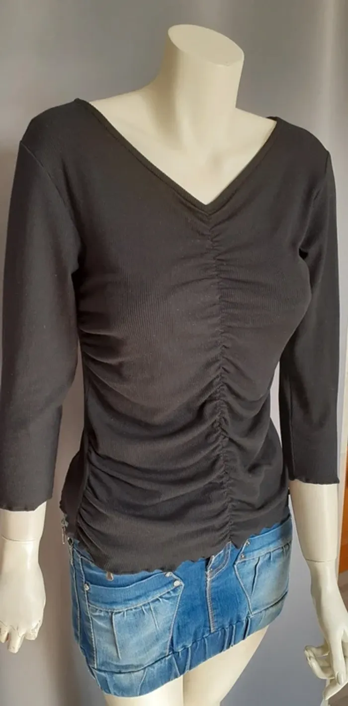 Joli pull noir - photo numéro 3
