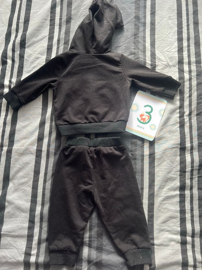 Ensemble joggings - 3 mois - photo numéro 2
