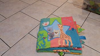Livre tactile bébé