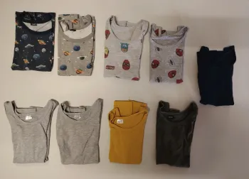 Lot de 9 débardeurs 98/104