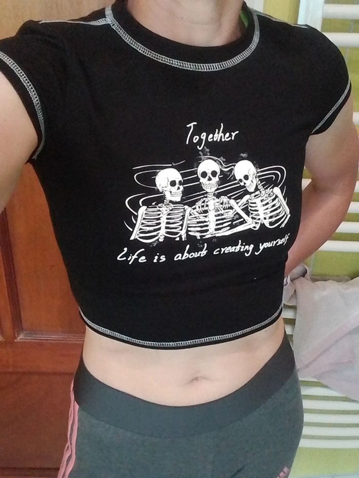 T-shirt femme noir crop top squelette Shein - photo numéro 2