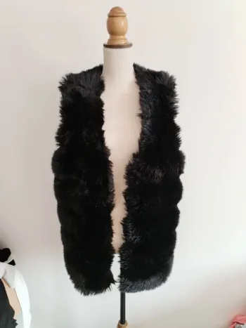 Veste sans manches fausse fourrure