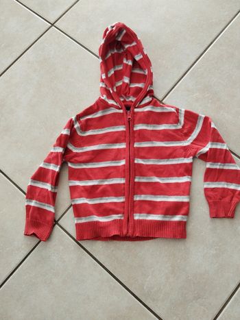 Gilet zippé à capuche